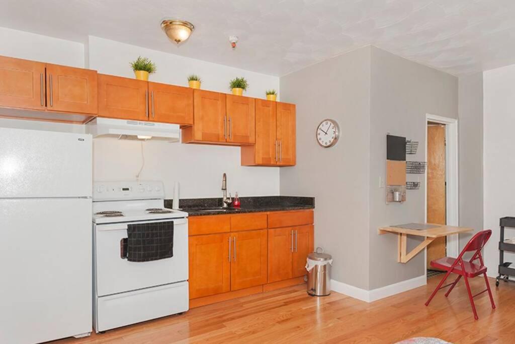 Downtown Studio Apt, Perfect For Medical Workers Boston Bagian luar foto